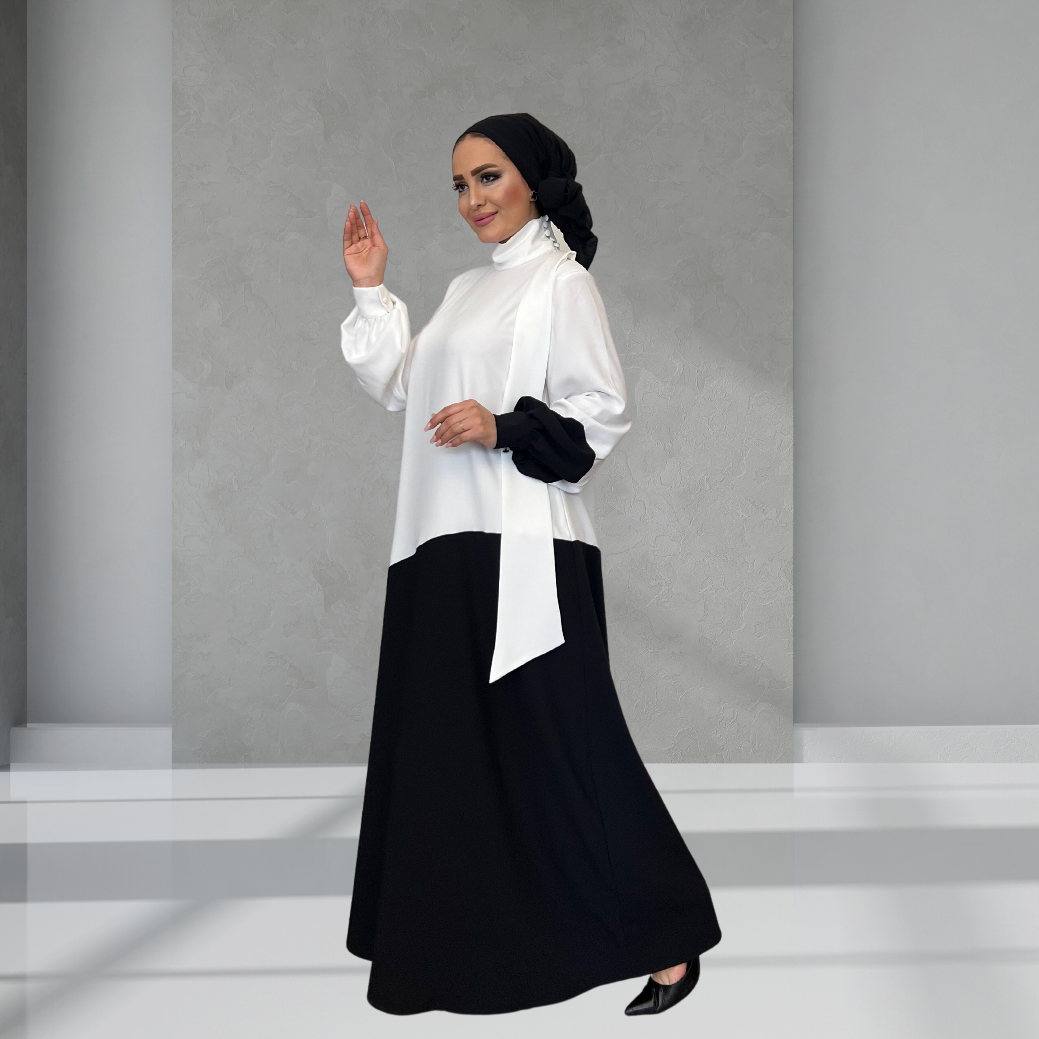 Siyah Beyaz Boyun Detaylı Elbise