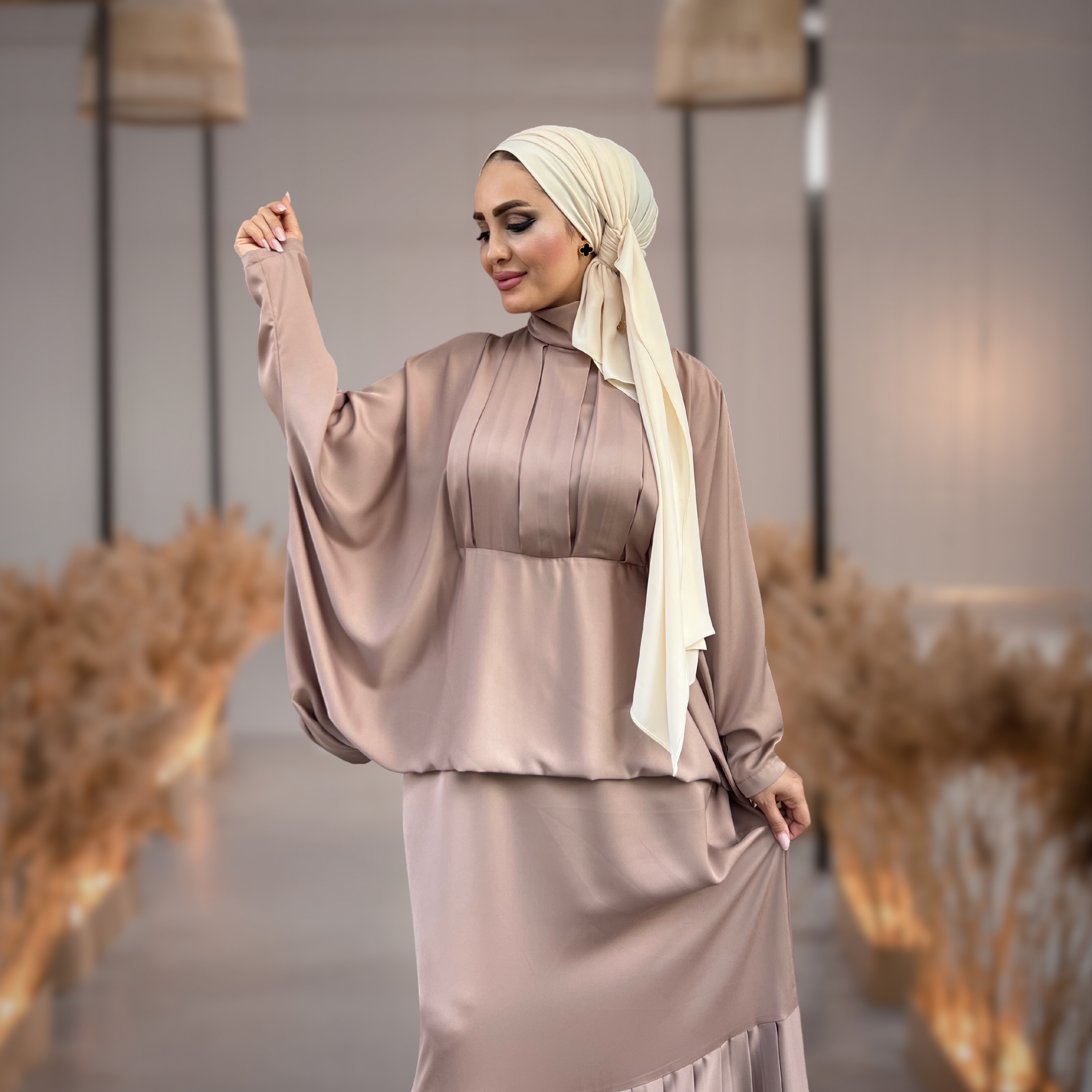 Kol ve Pile Detaylı Elbise – Açık Kahve