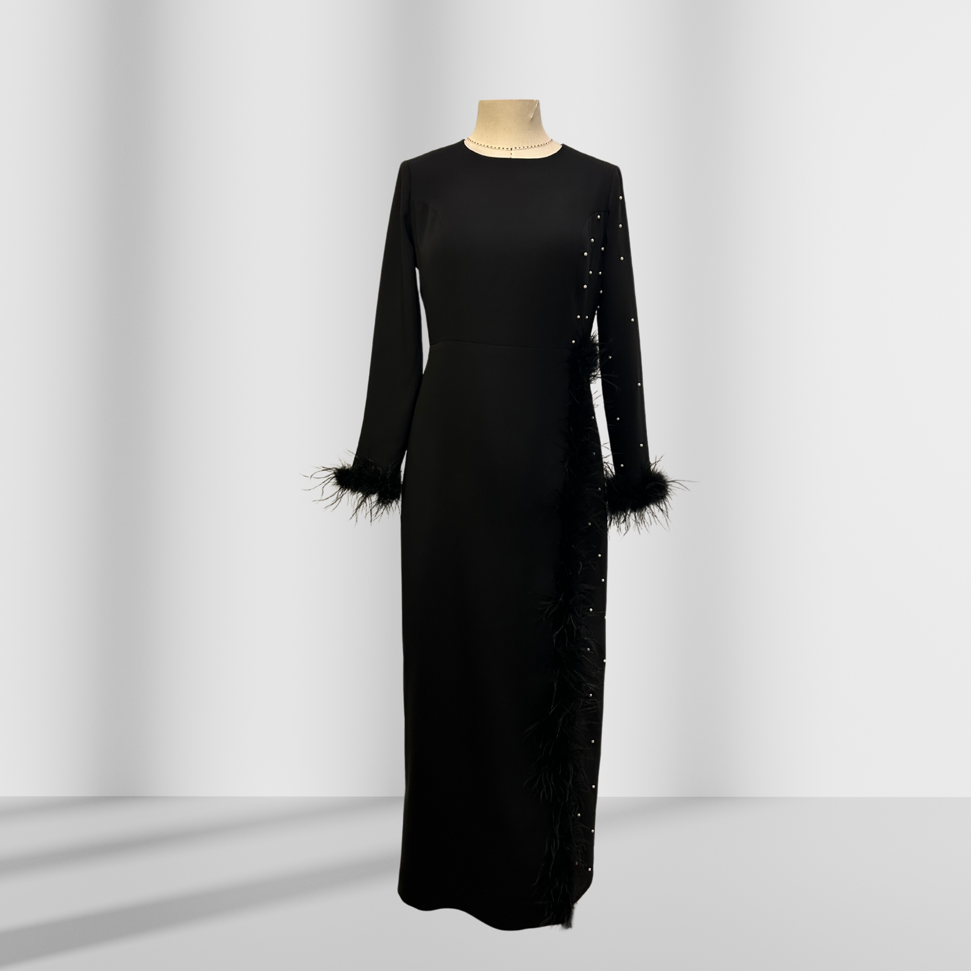 Otriş Ve İnci Detaylı Siyah Elbise