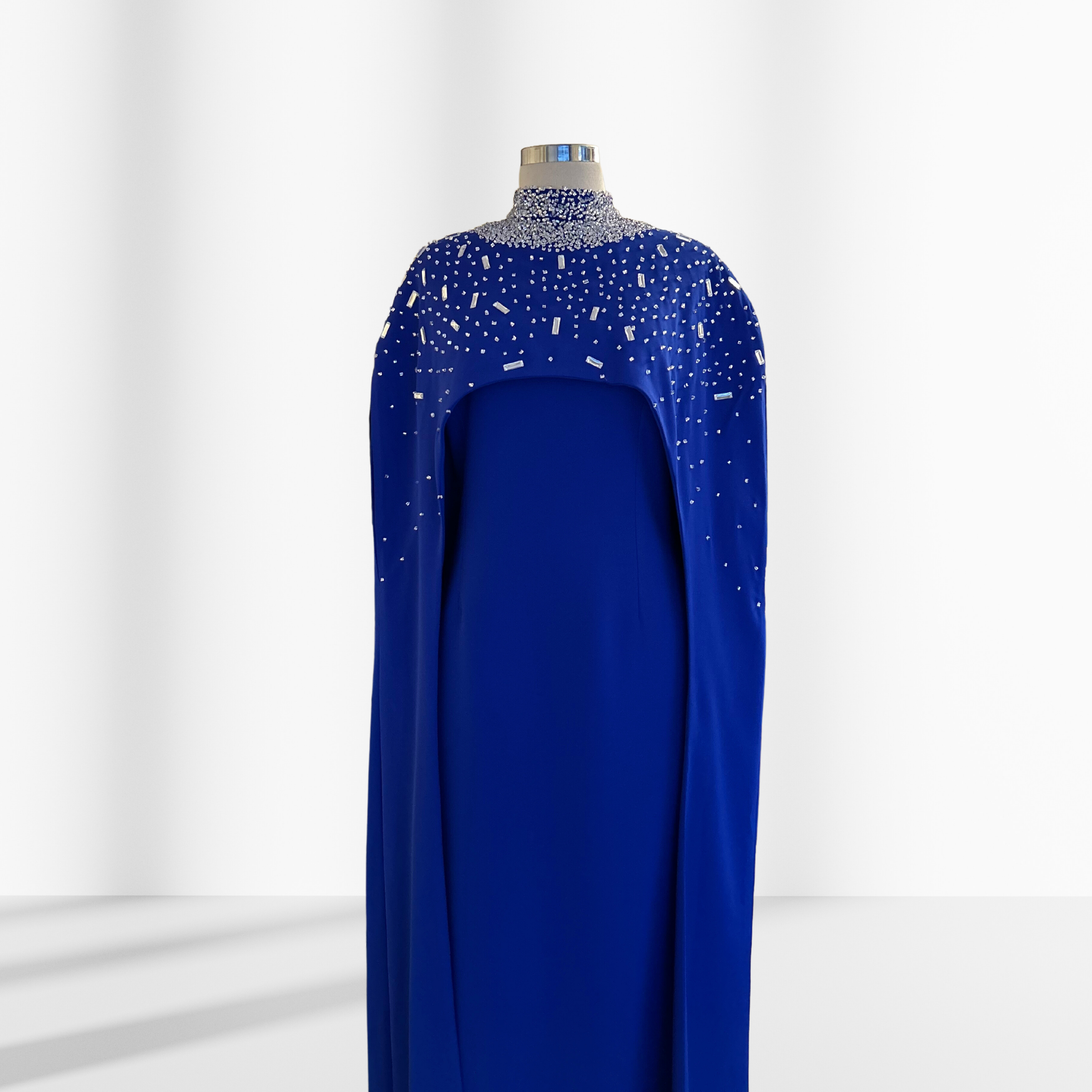 Taş Detaylı Pelerinli Abiye Elbise