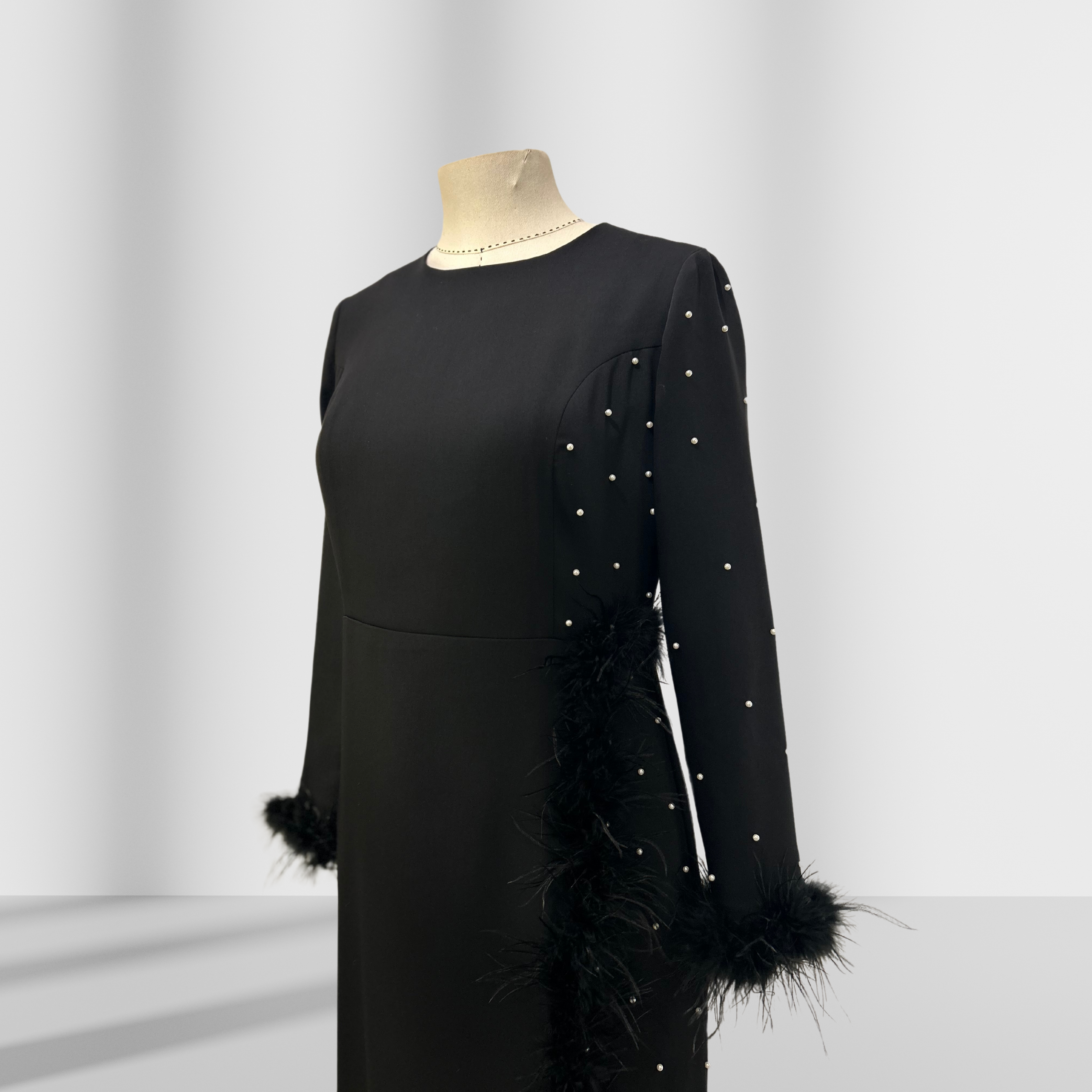 Otriş Ve İnci Detaylı Siyah Elbise