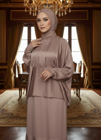 Bej Pile Detaylı Elbise