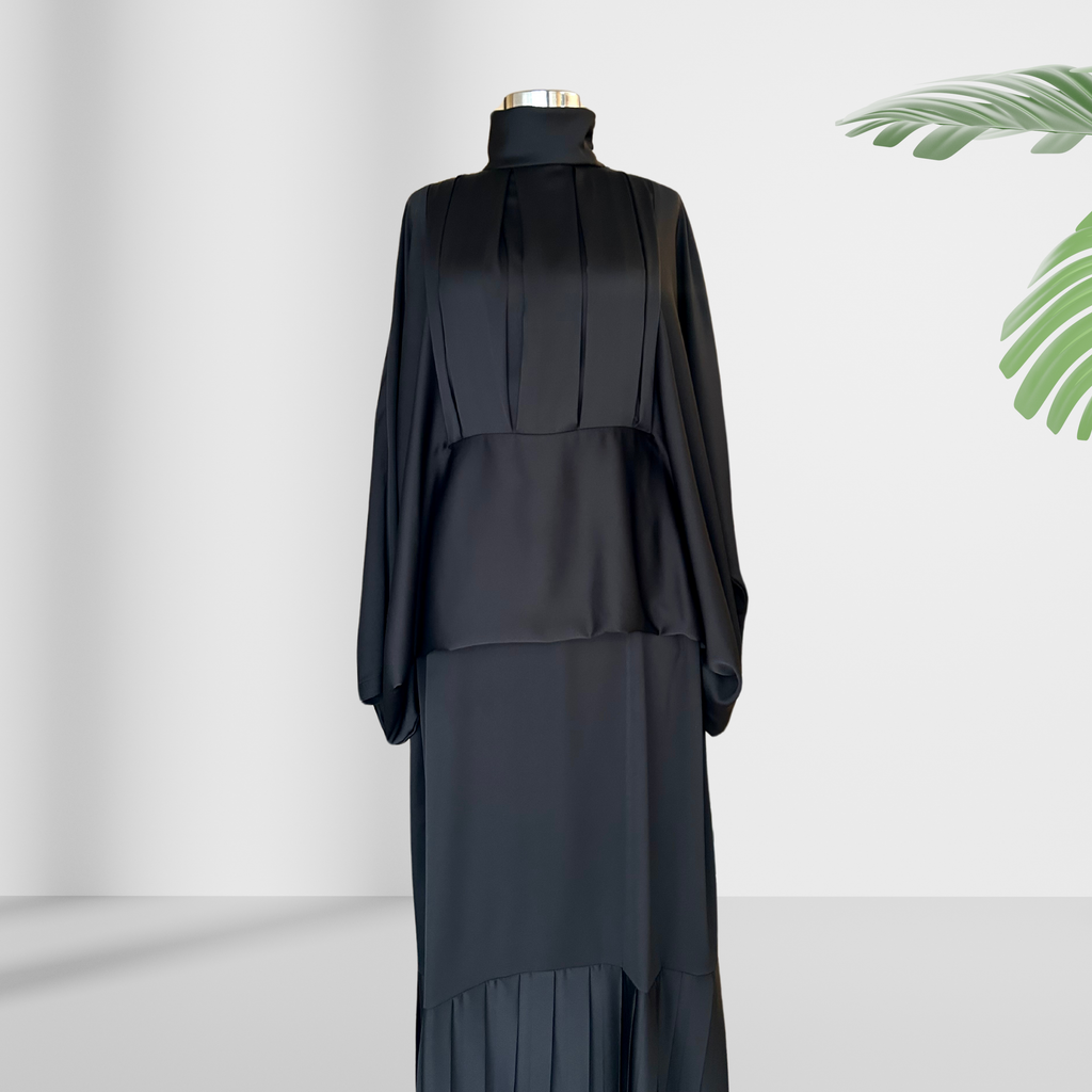 Kol ve Pile Detaylı Elbise – Siyah