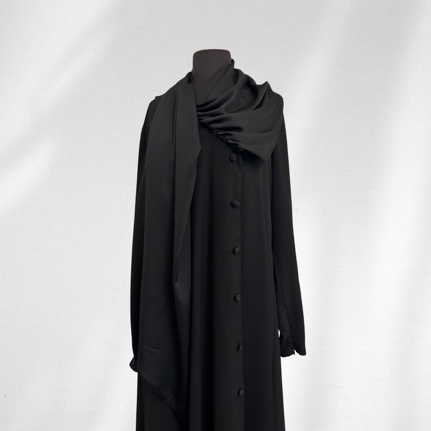 Dönen Yaka Siyah Elbise