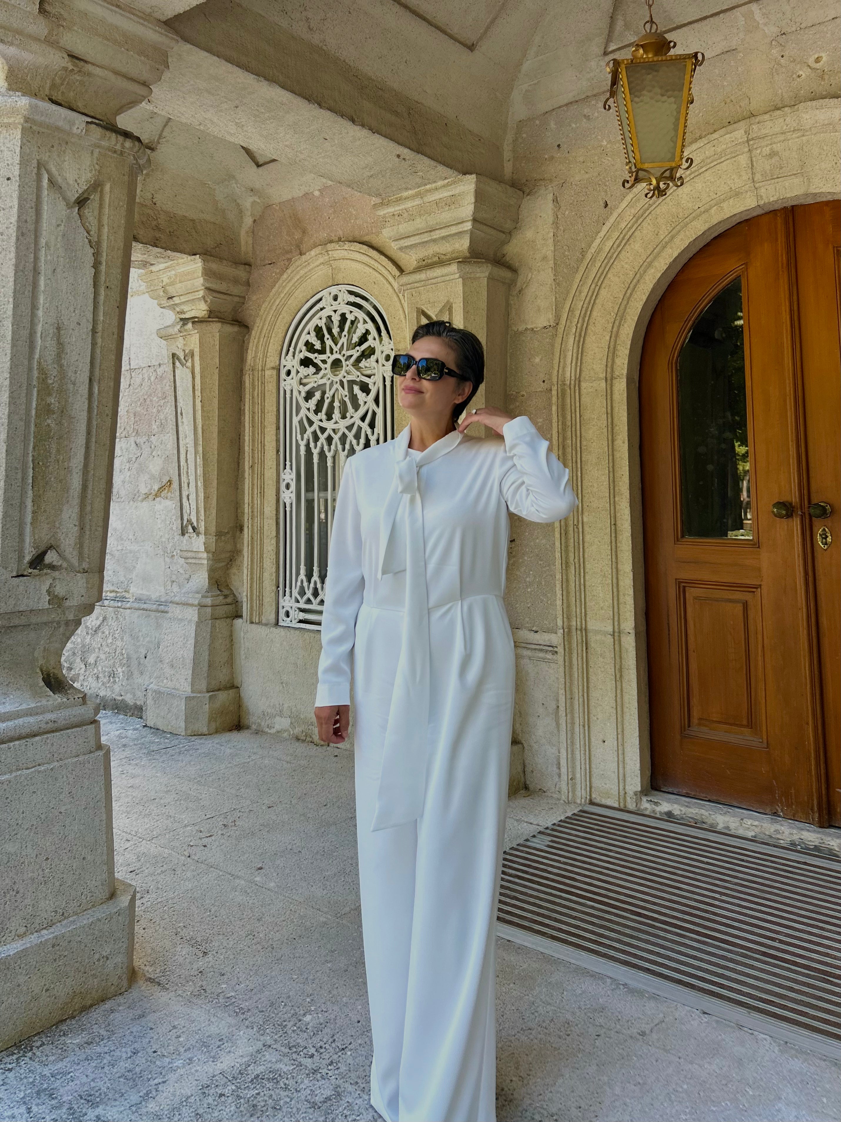 Gül Detaylı Pelerinli Tulum