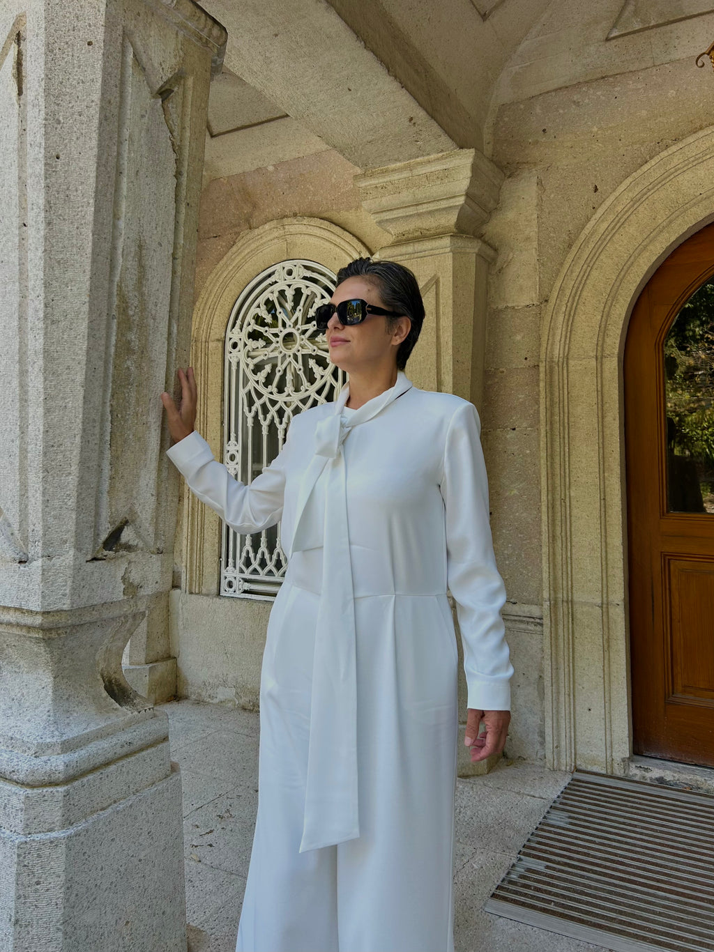 Gül Detaylı Pelerinli Tulum