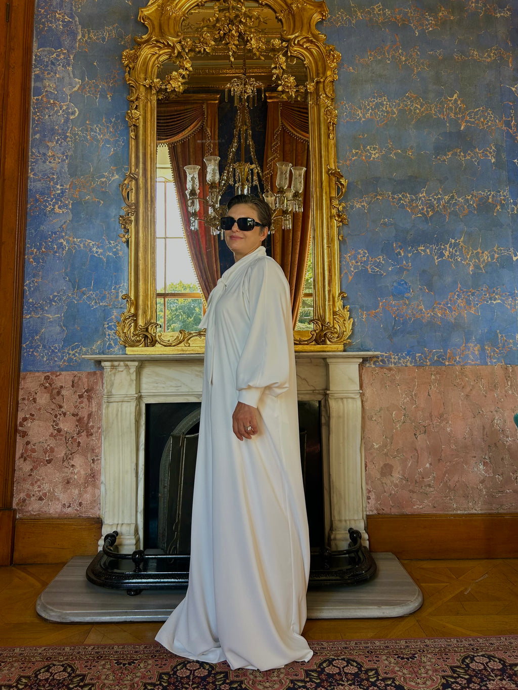 Beyaz Fular Detaylı Tulum