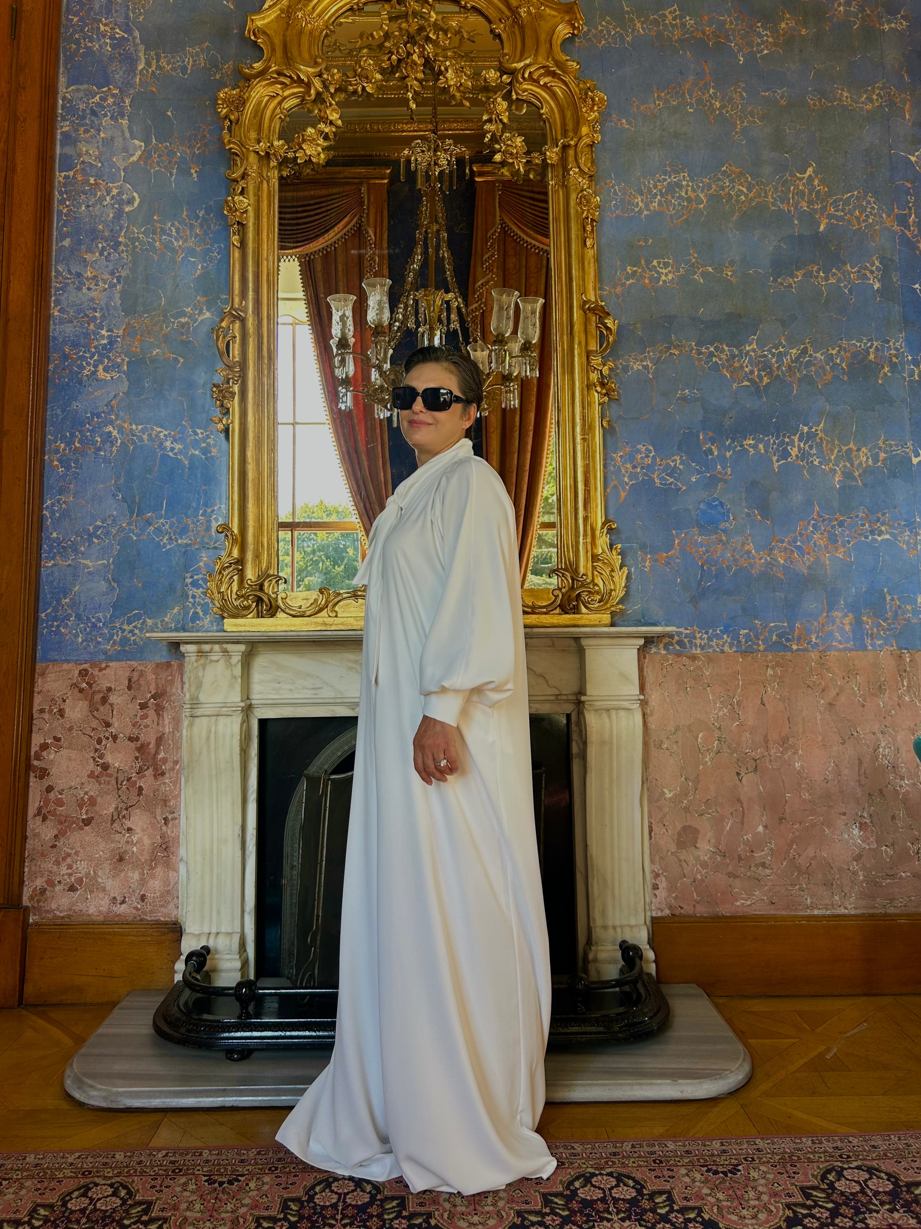 Beyaz Fular Detaylı Tulum