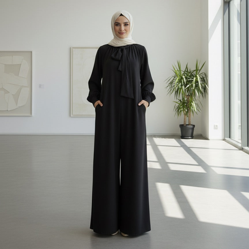 Siyah Fular Detaylı Tulum