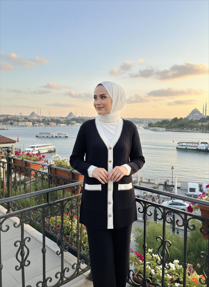 Beyaz Biyeli Hırka